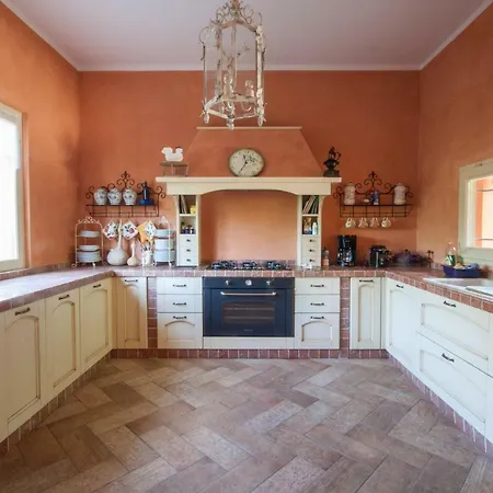 Casa Al Lago - Sleeps 8 Villa *